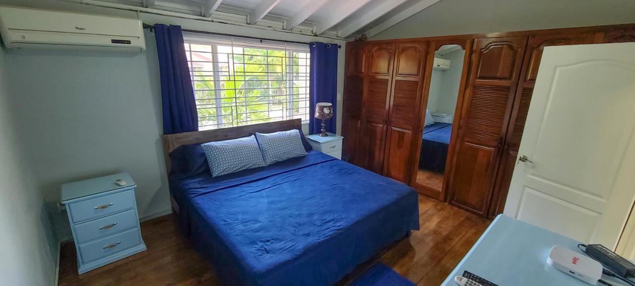 Cheerful 2 - Bedroom Townhouse With Free Parking In New Кингстон Экстерьер фото