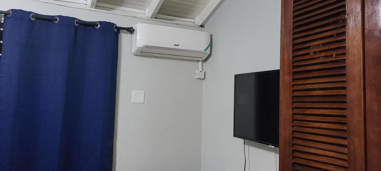 Cheerful 2 - Bedroom Townhouse With Free Parking In New Кингстон Экстерьер фото